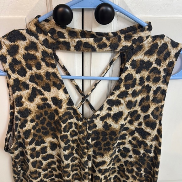 1.4.3. Story by Line Up Leopard Print Sleeveless Tie Front Tank Top. Size S - Picture 3 of 6